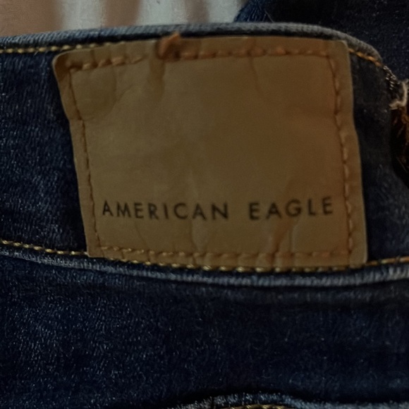 Women’s distressed American Eagle jeans. Size 27. Perfect shape - Picture 3 of 4